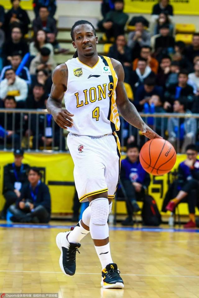 九游体育下载-莎拉波娃尴尬图片