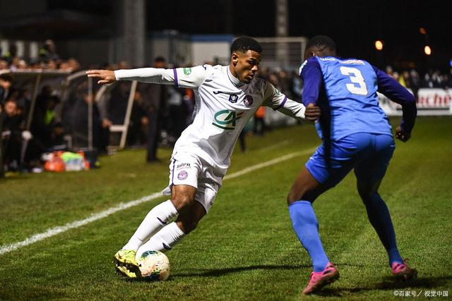 上海久事大鲨鱼男篮官网